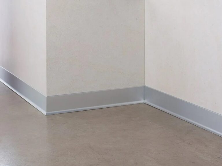 What is the advantage of aluminum skirting?
